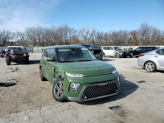 2020 KIA Soul VIN KNDJ33AU8L7044323 Copart auction photo, side / minor dent/scratches damage thumbnail 12