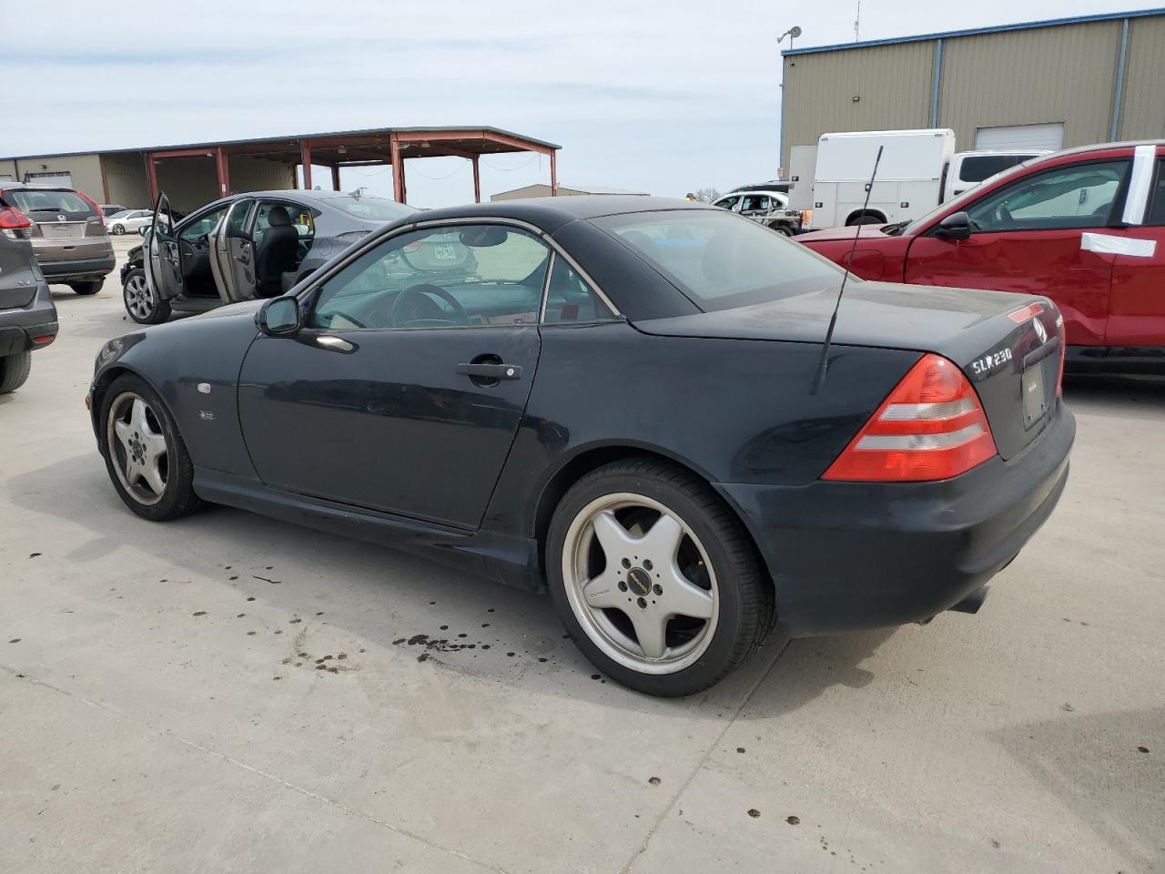 1999 Mercedes-Benz SLK-klasse VIN WDBKK47FXXF094737 Copart auction photo, front end damage thumbnail 3