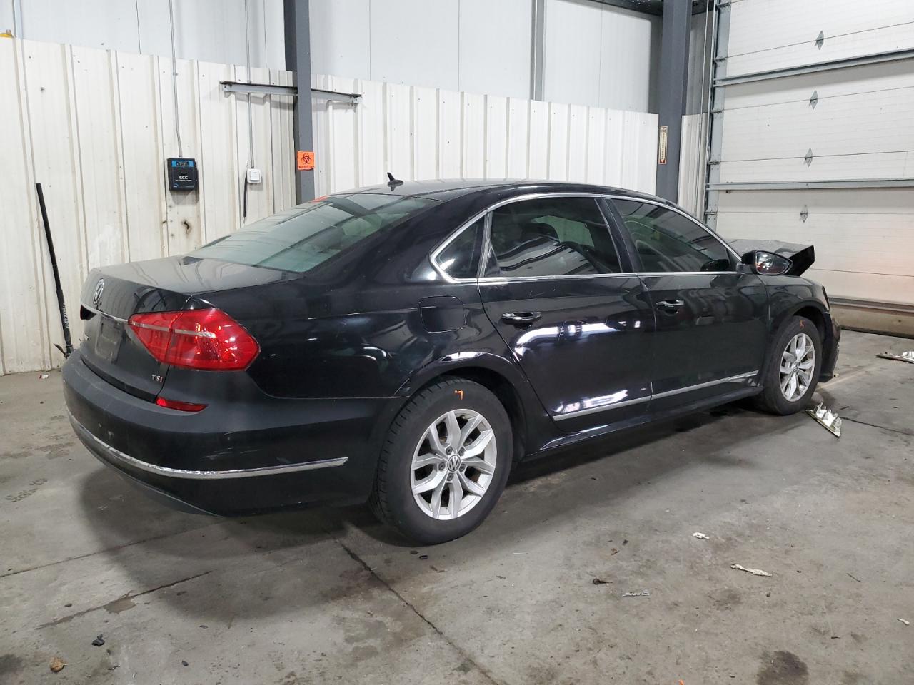 2016 Volkswagen Passat VIN 1VWAT7A34GC055442 Copart auction photo, front end damage thumbnail 3