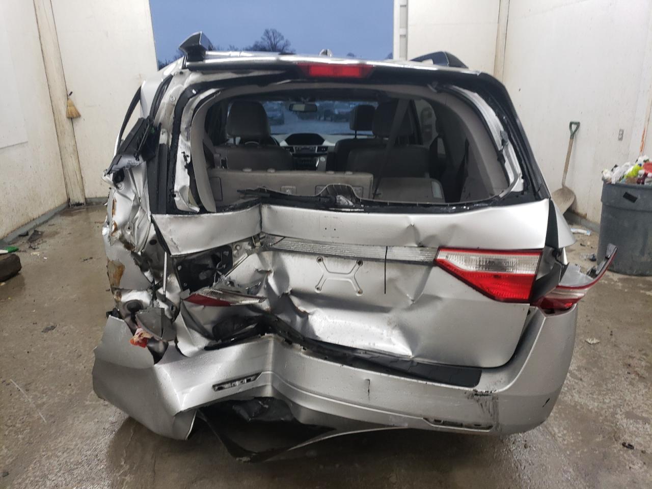 2011 Honda Odyssey VIN 5FNRL5H65BB049820 Copart auction photo, rear end / minor dent/scratches damage thumbnail 6