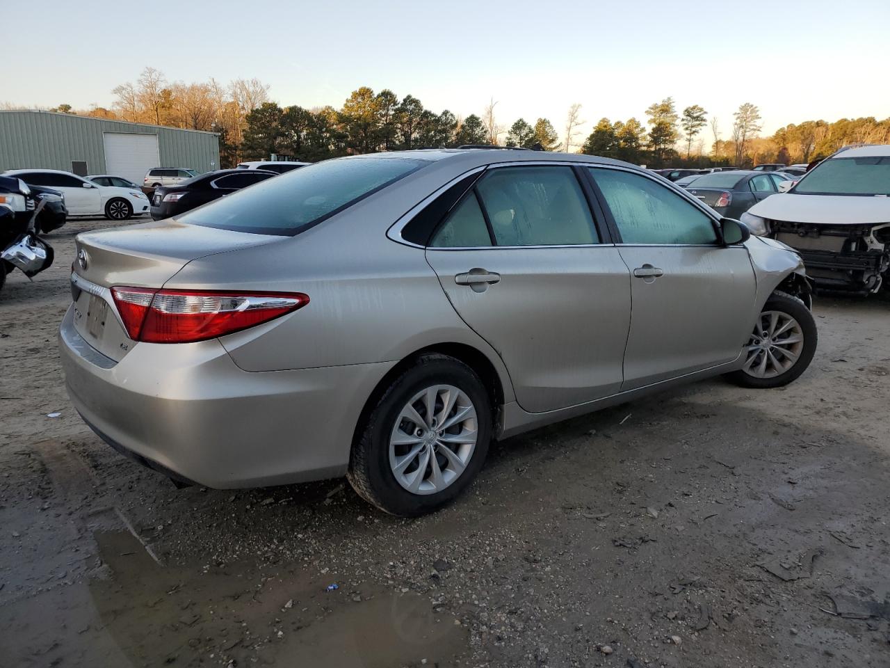 2016 Toyota Camry VIN 4T4BF1FK1GR557168 Copart auction photo, front end / side damage thumbnail 3