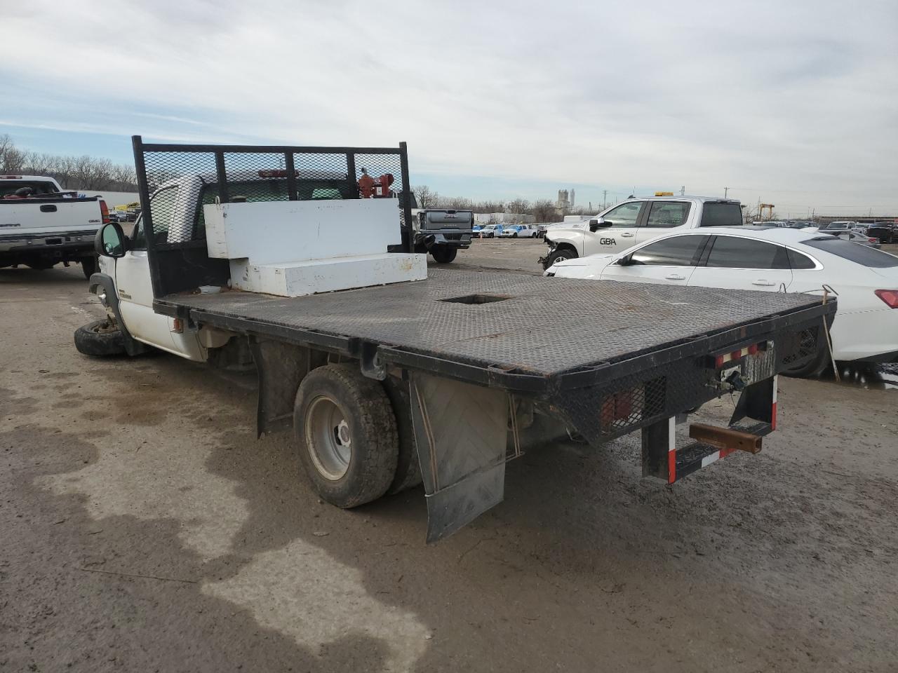 2004 GMC Sierra VIN 1GDJC34104E149058 Copart auction photo, front end damage thumbnail 2