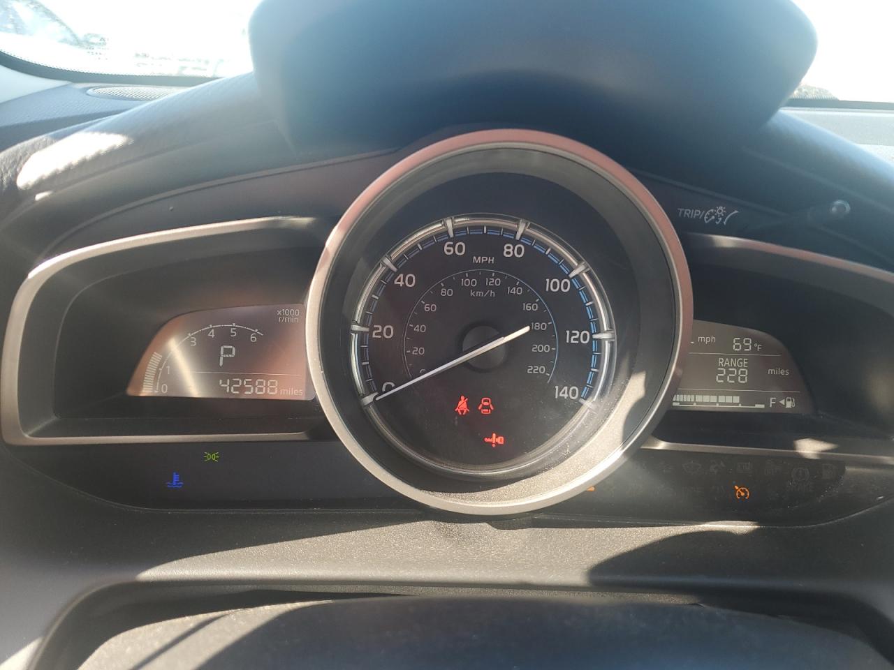 2019 Toyota Yaris VIN 3MYDLBYV9KY527940 Copart auction photo, rear end damage thumbnail 9