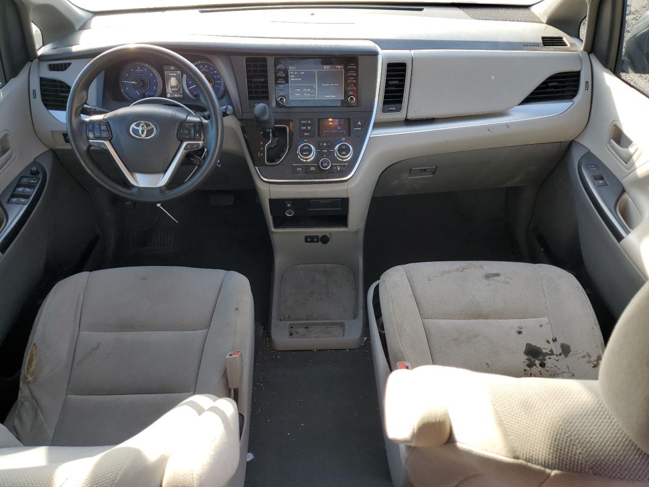 2019 Toyota Sienna VIN 5TDZZ3DC2KS992600 Copart auction photo, front end / rear end damage thumbnail 8