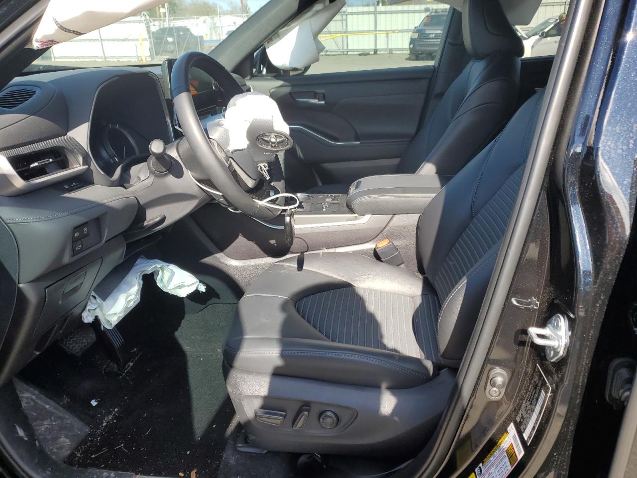 2024 Toyota Highlander VIN 5TDKDRAHXRS548863 Copart auction photo, front end / minor dent/scratches damage thumbnail 7