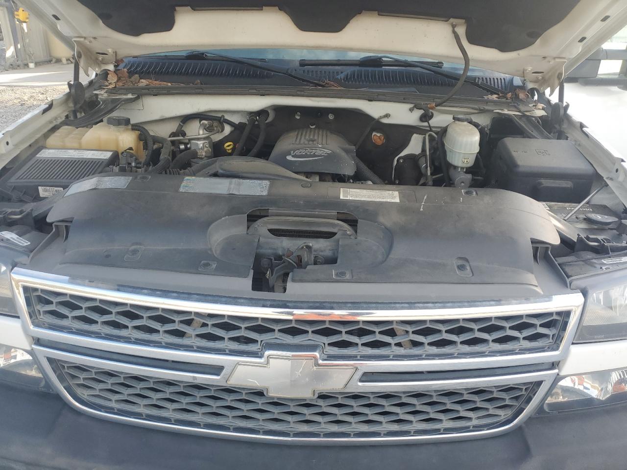2005 Chevrolet Silverado VIN 1GCHK24U65E300268 Copart auction photo, minor dent/scratches damage thumbnail 11