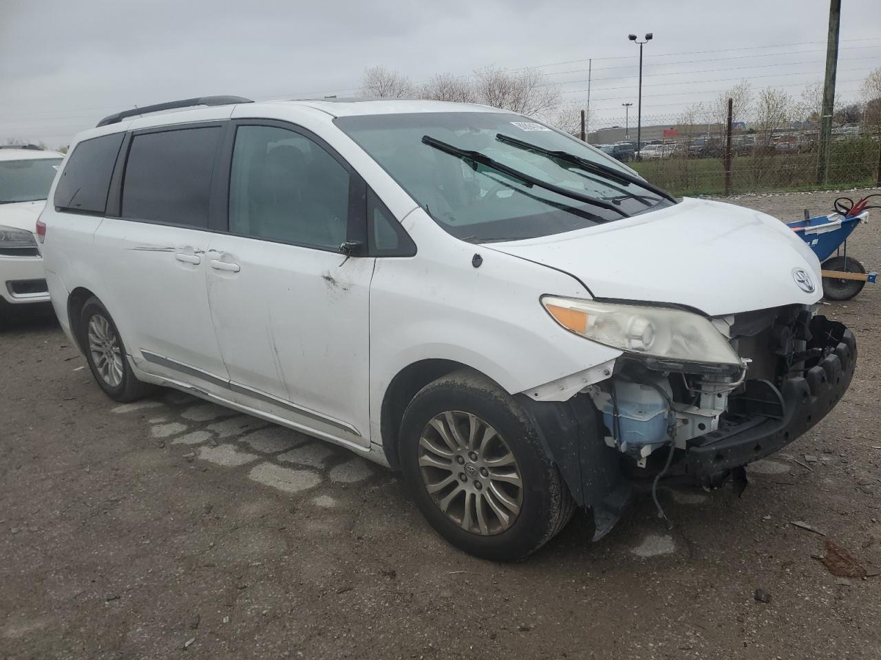2011 Toyota Sienna VIN 5TDYK3DC6BS143750 Copart auction photo, all over / minor dent/scratches damage thumbnail 4
