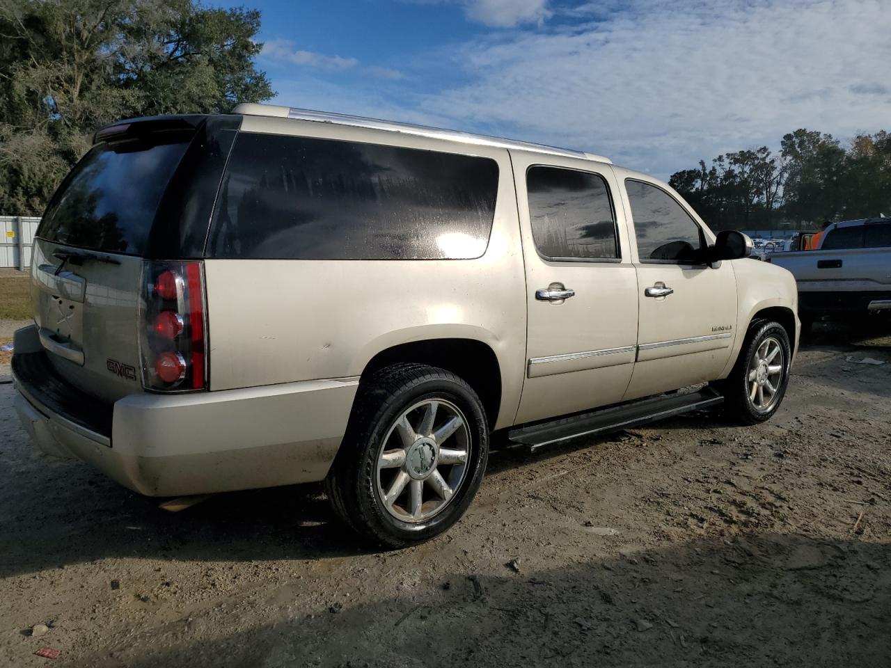 2013 GMC Yukon VIN 1GKS2MEF1DR231289 Copart auction photo, mechanical damage thumbnail 3