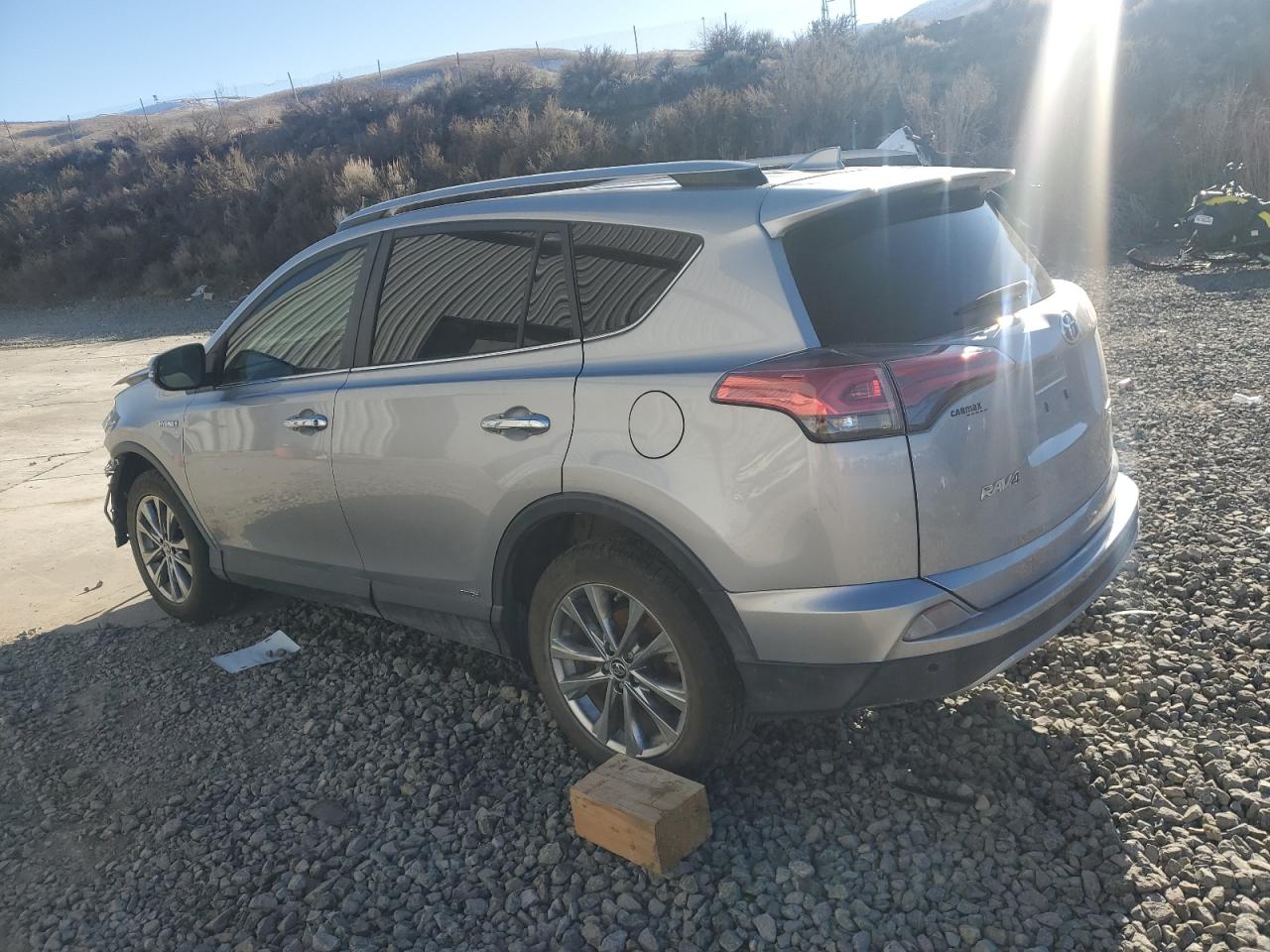 2018 Toyota RAV 4 VIN JTMDJREVXJD166527 Copart auction photo, front end damage thumbnail 2