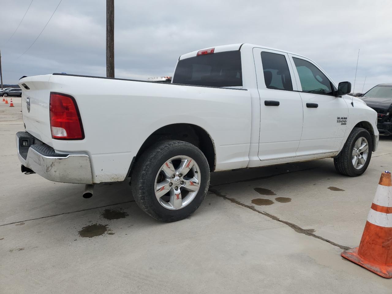2019 RAM 1500 VIN 1C6RR6FG9KS532690 Copart auction photo, front end / minor dent/scratches damage thumbnail 3