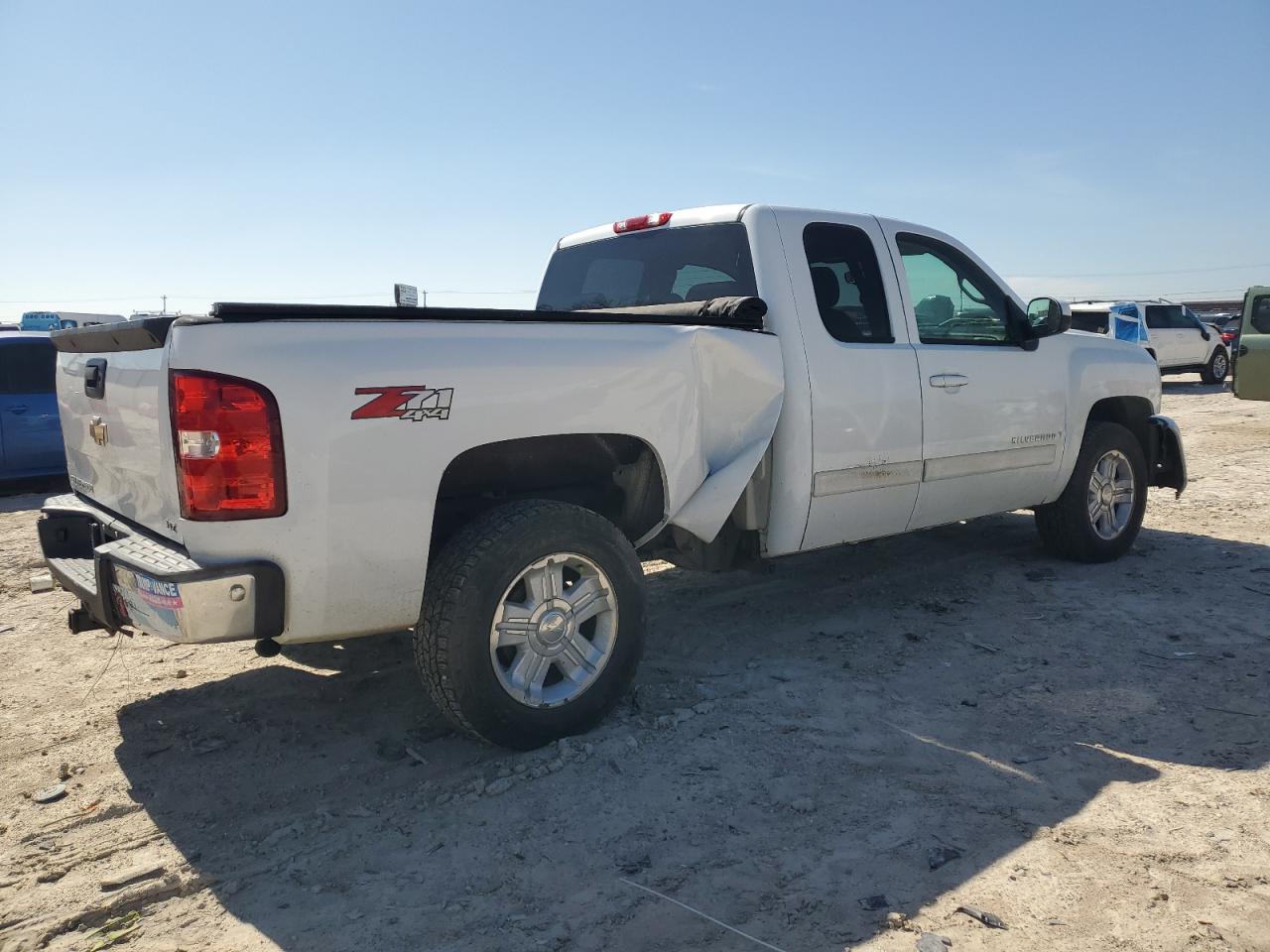 2007 Chevrolet Silverado VIN 2GCEK19J671627852 Copart auction photo, front end / side damage thumbnail 3