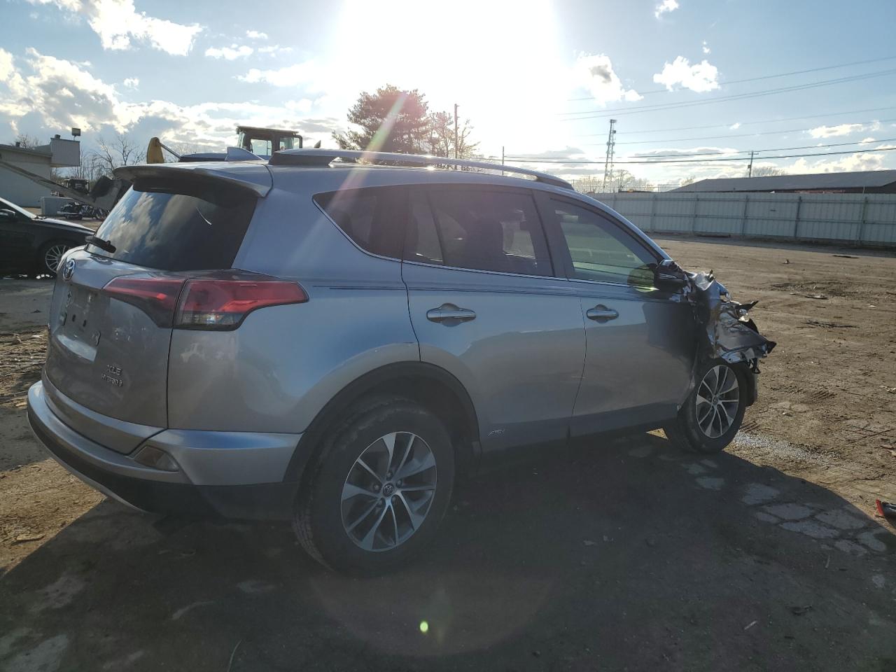 2018 Toyota RAV 4 VIN JTMRJREV5JD213498 Copart auction photo, front end / side damage thumbnail 3