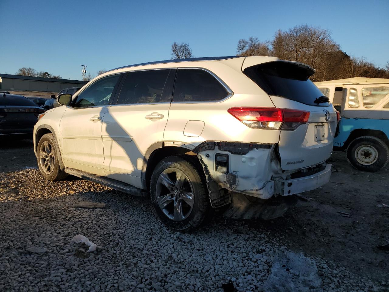 2018 Toyota Highlander VIN 5TDDZRFH7JS812936 Copart auction photo, rear end / side damage thumbnail 2