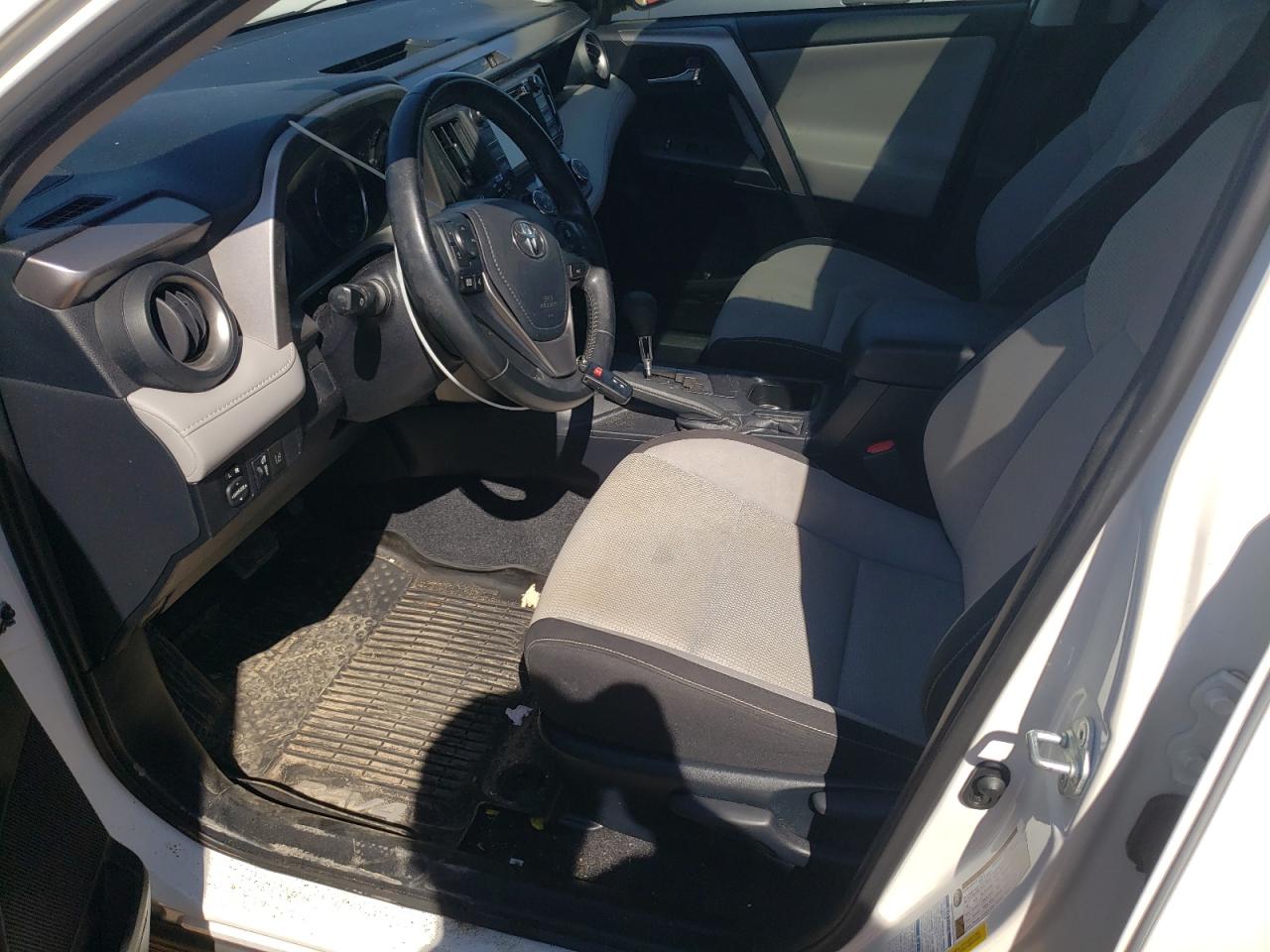 2018 Toyota RAV 4 VIN JTMRJREVXJD244441 Copart auction photo, front end / minor dent/scratches damage thumbnail 7
