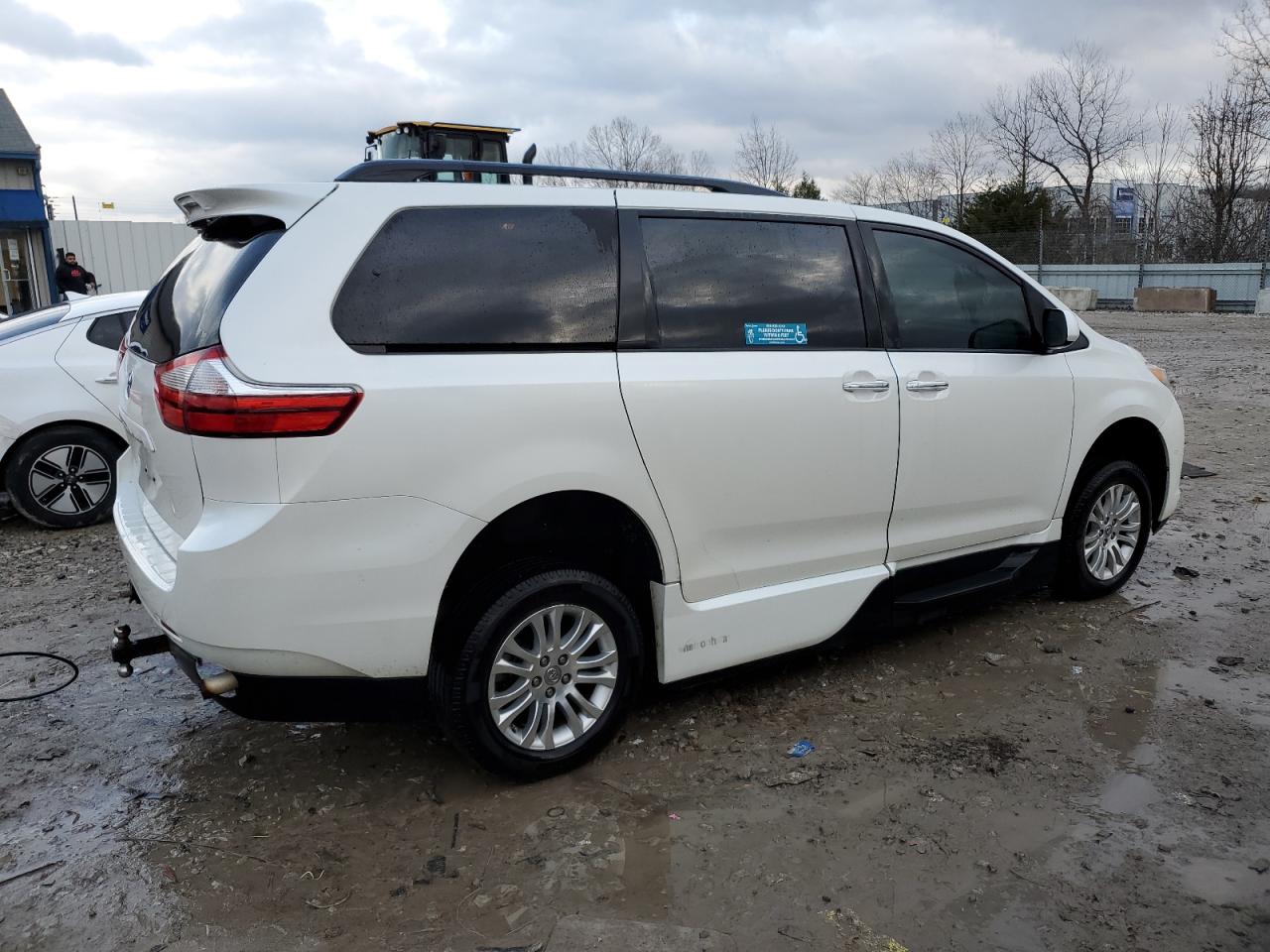 2017 Toyota Sienna VIN 5TDYZ3DCXHS884584 Copart auction photo, burn - interior damage thumbnail 3