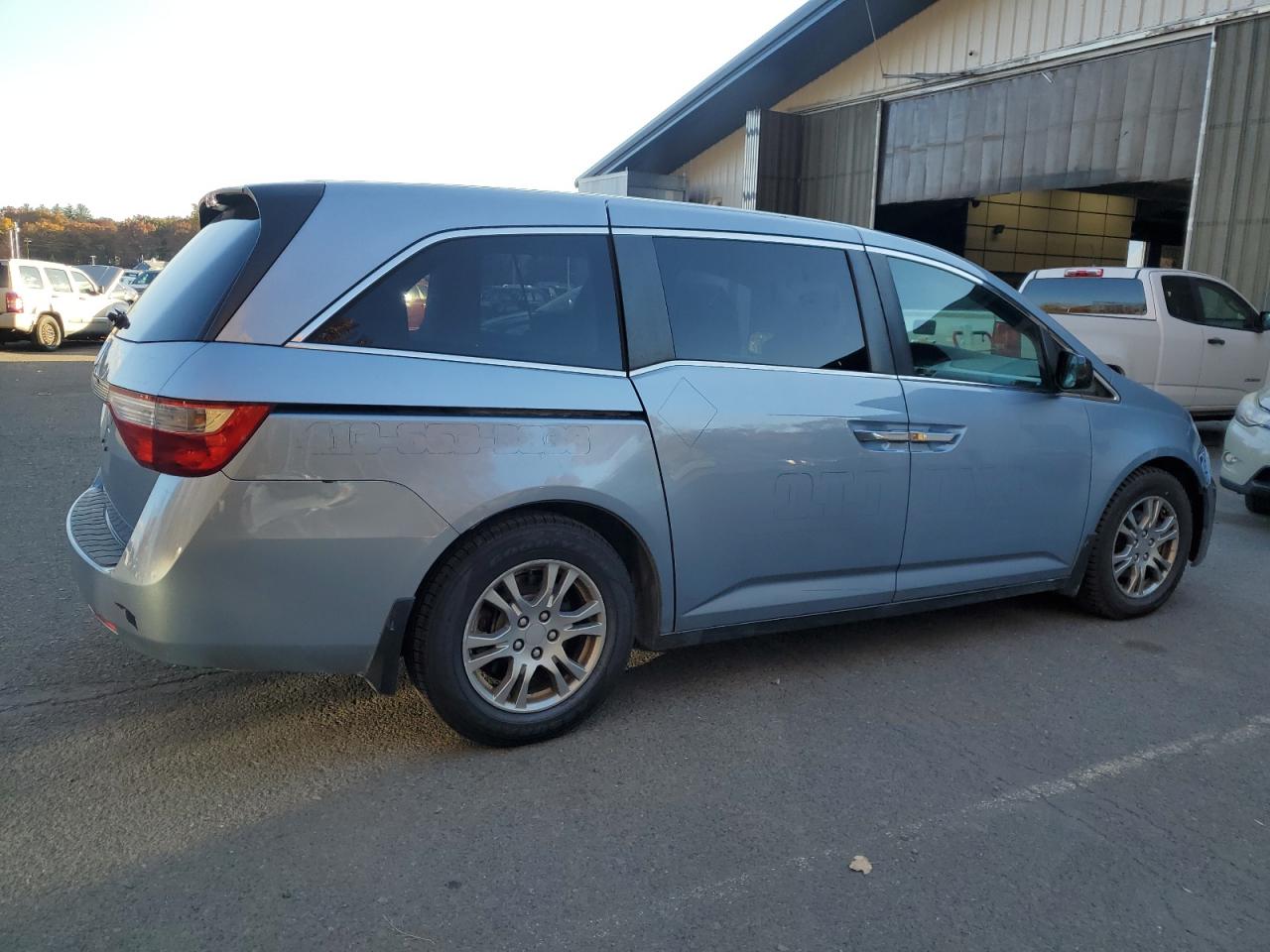 2011 Honda Odyssey VIN 5FNRL5H44BB020596 Copart auction photo, mechanical / minor dent/scratches damage thumbnail 3