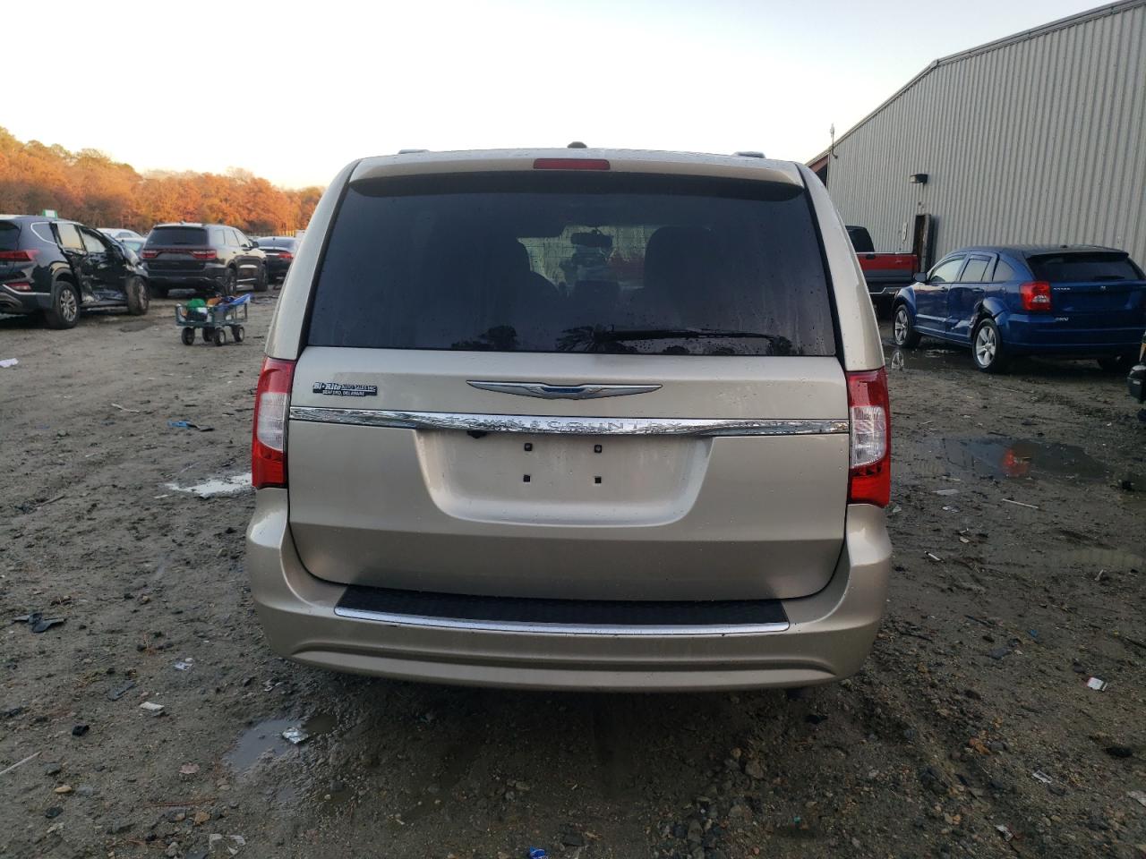 2016 Chrysler Town & Country VIN 2C4RC1AGXGR193709 Copart auction photo, front end / minor dent/scratches damage thumbnail 6