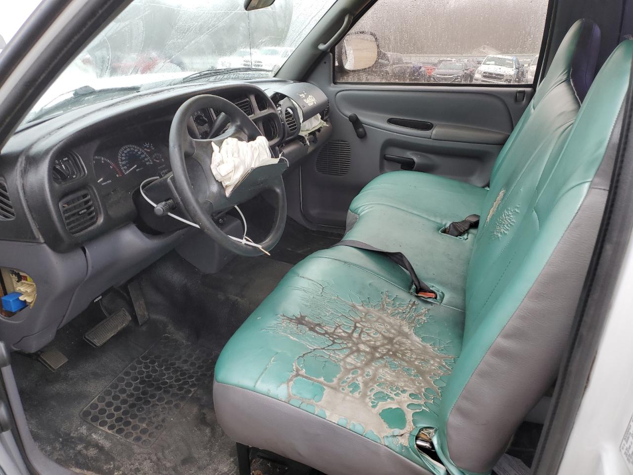 2000 Dodge RAM VIN 1B7HC16X4YS637929 Copart auction photo, front end / undercarriage damage thumbnail 7