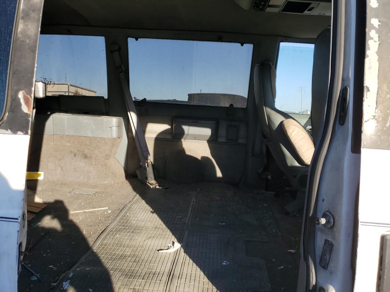 1990 Chevrolet Astro VIN 1GNDM15Z4LB159994 Copart auction photo, all over damage thumbnail 11