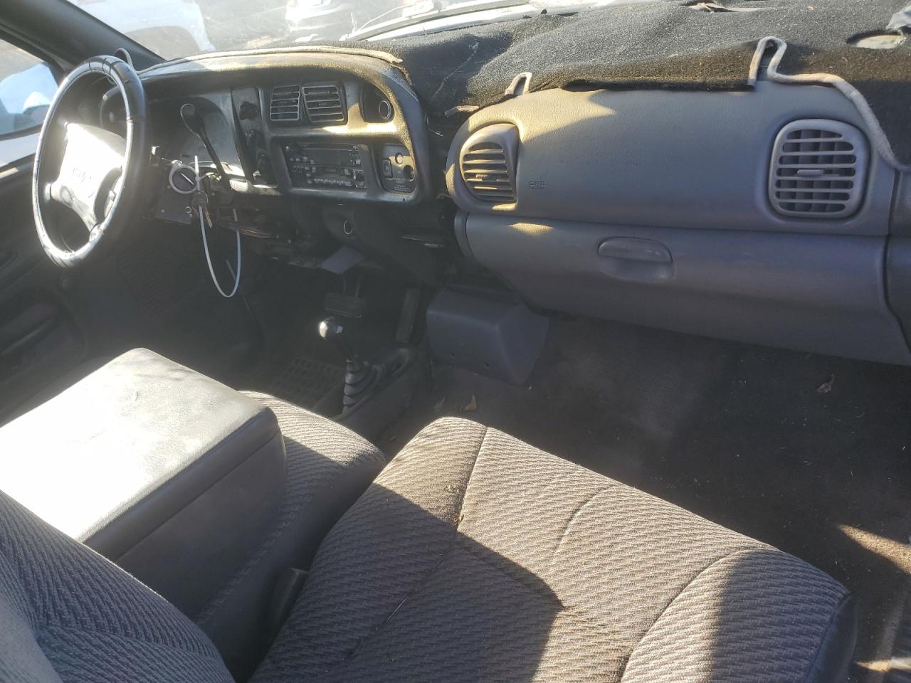 1998 Dodge RAM VIN 1B7HF16Y7WS633175 Copart auction photo, rear end damage thumbnail 8