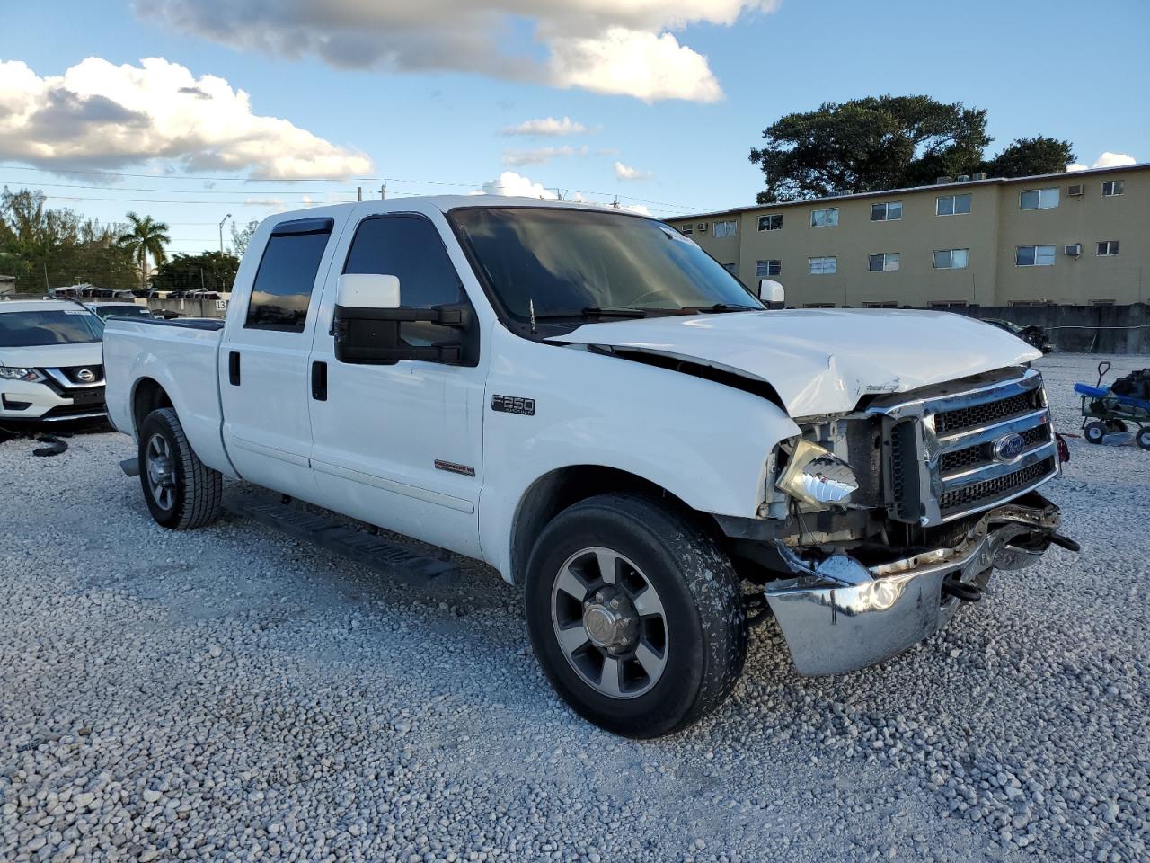 2004 Ford F250 VIN 1FTNW20P14EA95688 Copart auction photo, front end / rear end damage thumbnail 4
