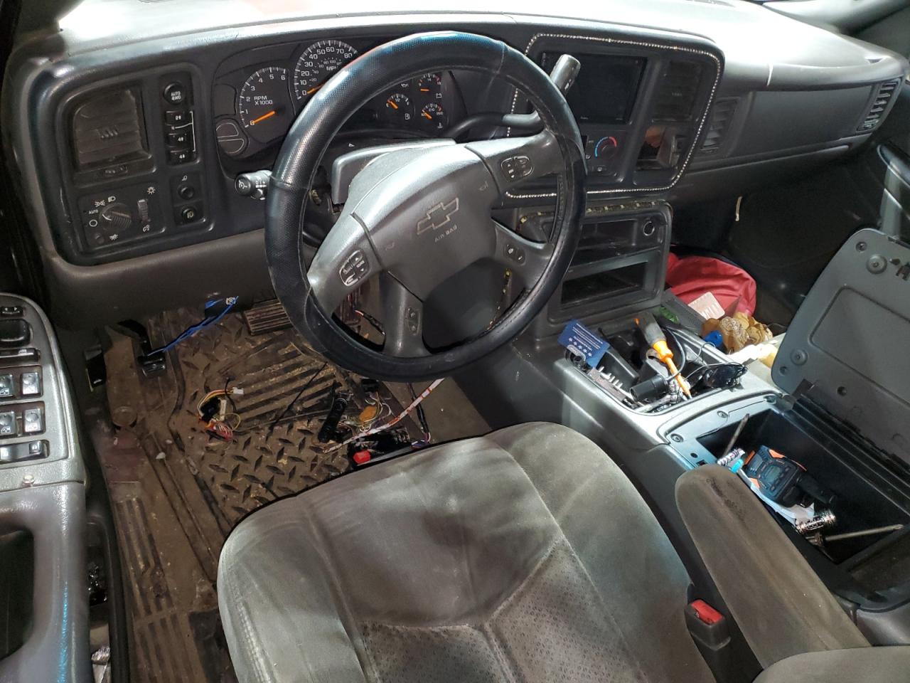 2003 Chevrolet Silverado VIN 1GCGK13U93F199127 Copart auction photo, vandalism / side damage thumbnail 8