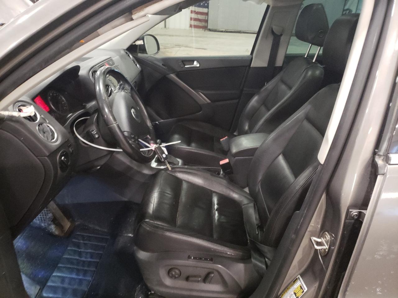 2009 Volkswagen Tiguan VIN WVGBV95NX9W000984 Copart auction photo, front end / side damage thumbnail 7