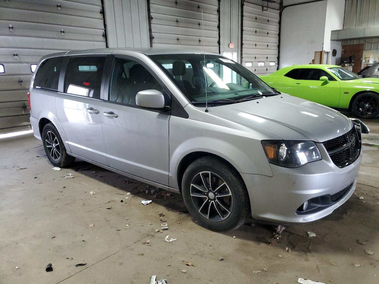 2018 Dodge Caravan VIN 2C4RDGBG1JR199744 Copart auction photo, side / front end damage thumbnail 4