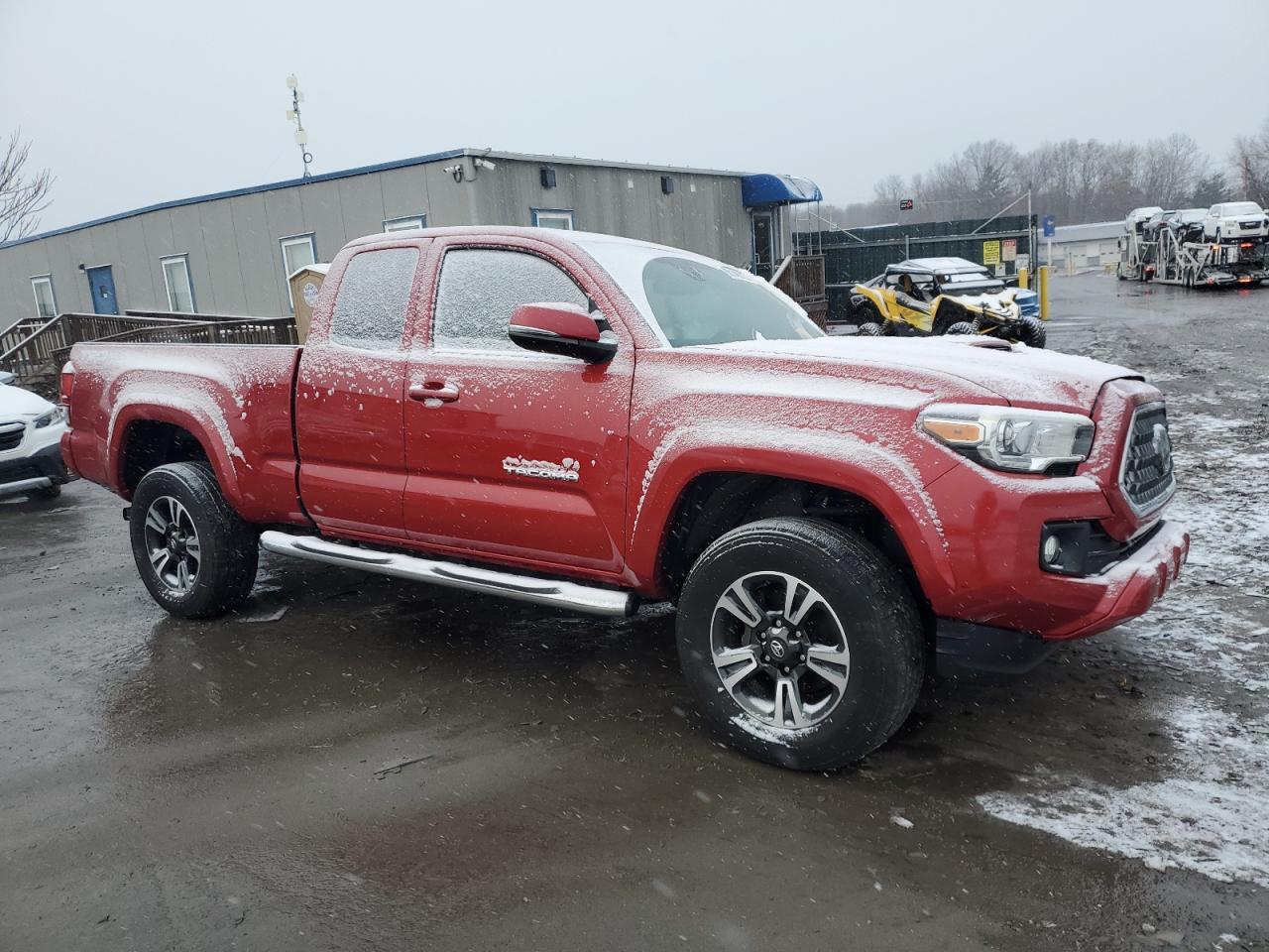 2018 Toyota Tacoma VIN 5TFSZ5AN1JX141450 Copart auction photo, side / front end damage thumbnail 4