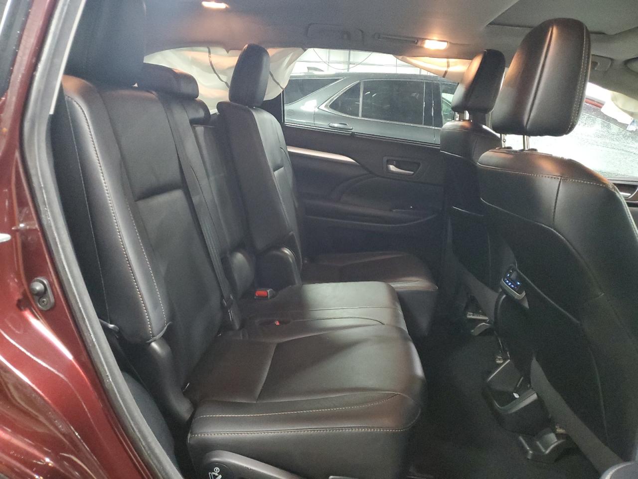 2018 Toyota Highlander VIN 5TDJZRFH8JS890869 Copart auction photo, all over damage thumbnail 11