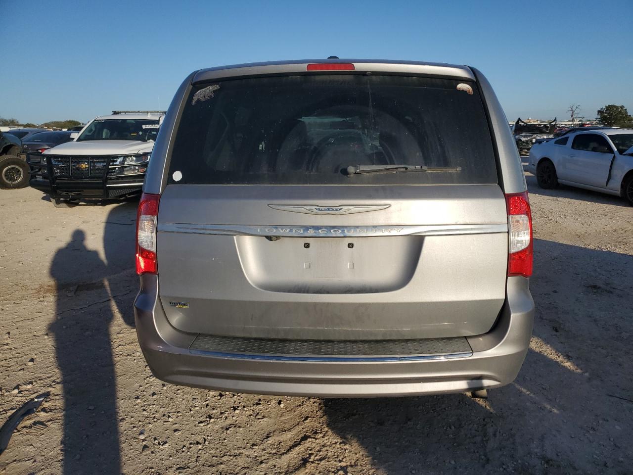 2015 Chrysler Town & Country VIN 2C4RC1BG2FR551981 Copart auction photo, all over damage thumbnail 6