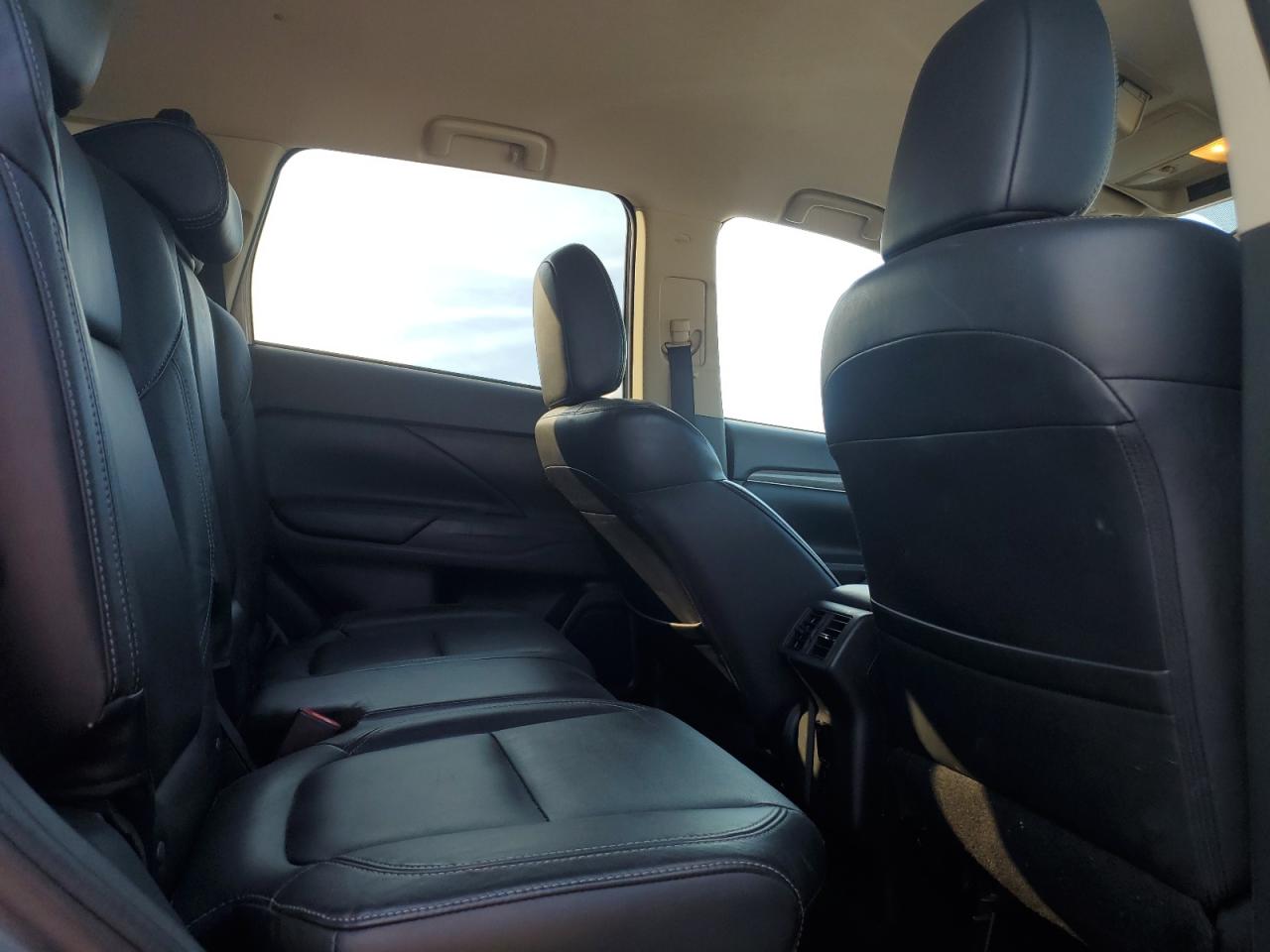 2020 Mitsubishi Outlander VIN JA4AD3A36LJ001133 Copart auction photo, rear end / minor dent/scratches damage thumbnail 11