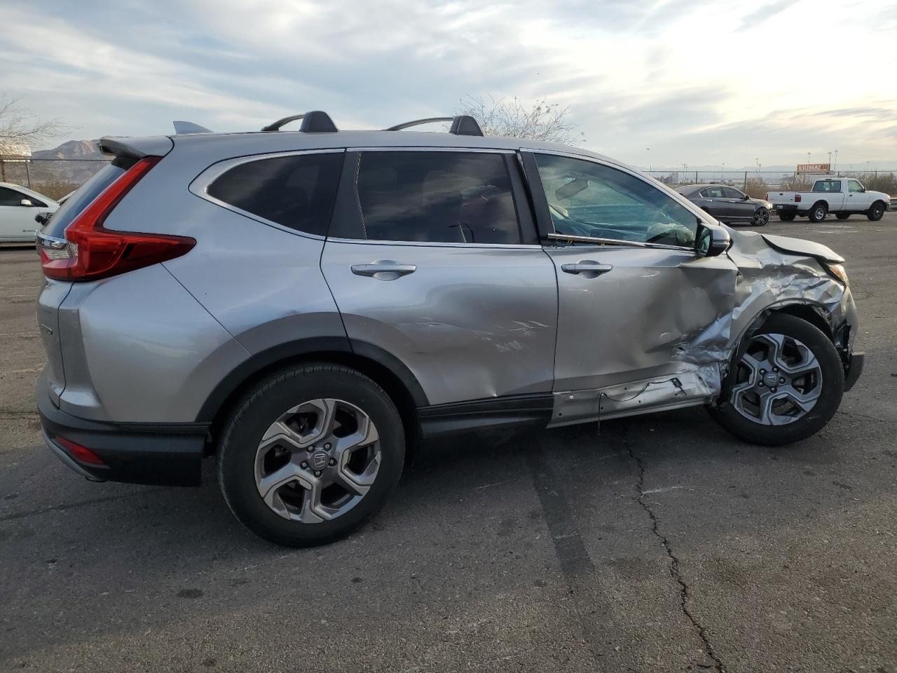 2017 Honda CR-V VIN 2HKRW2H81HH682090 Copart auction photo, front end / side damage thumbnail 3