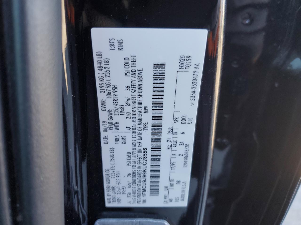 2019 Ford Escape VIN 1FMCU9J99KUC28556 Copart auction photo, front end / side damage thumbnail 16