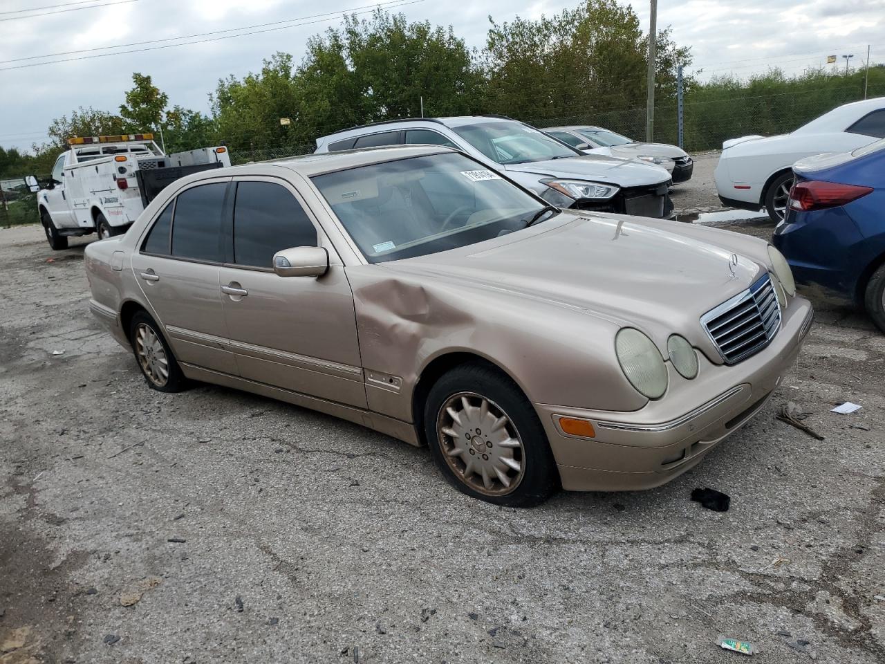 2000 Mercedes-Benz E-klasse VIN WDBJF82J7YX031531 Copart auction photo, side damage thumbnail 4