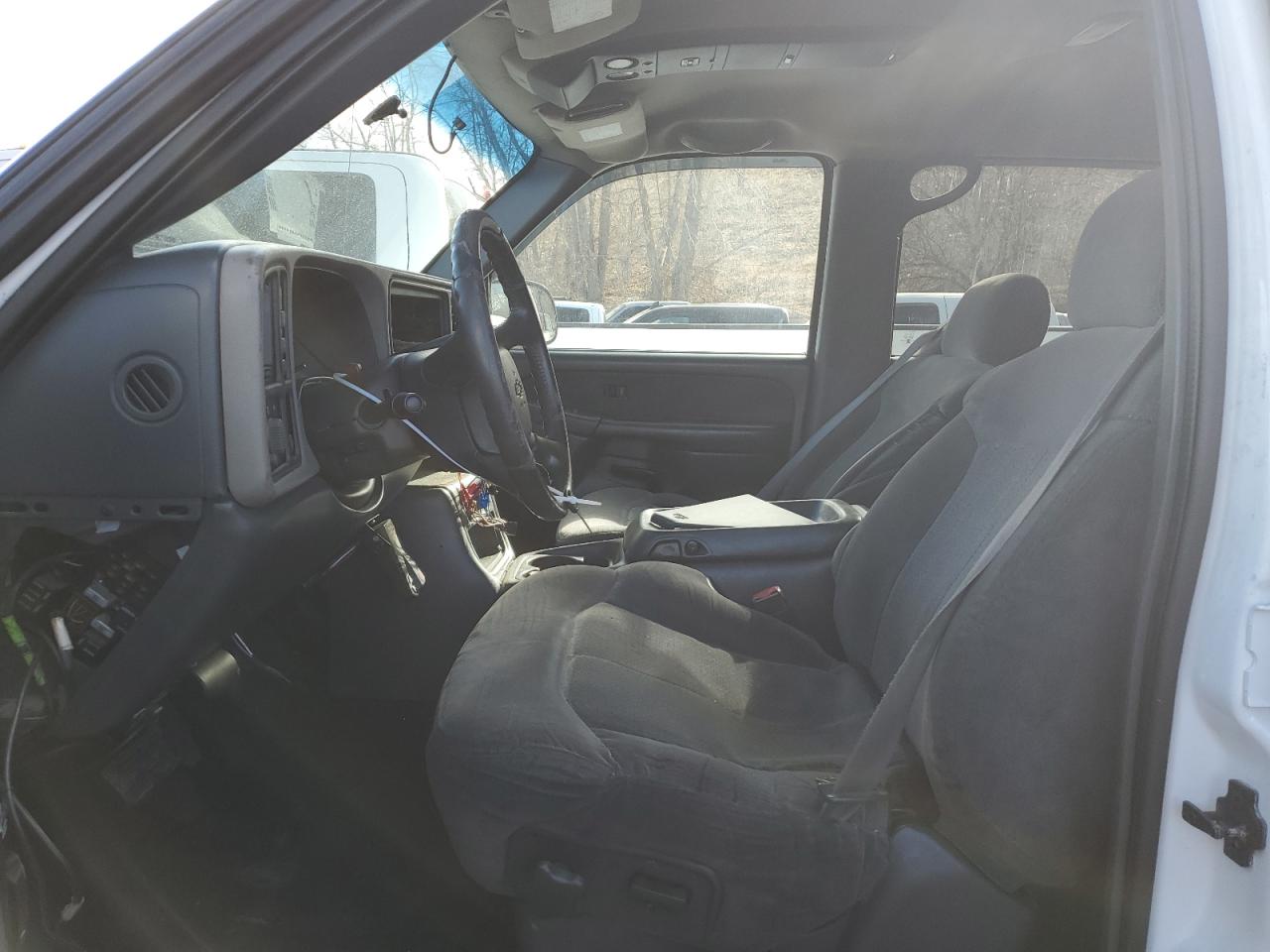 2002 Chevrolet Silverado VIN 1GCHK23102F122919 Copart auction photo, vandalism damage thumbnail 7