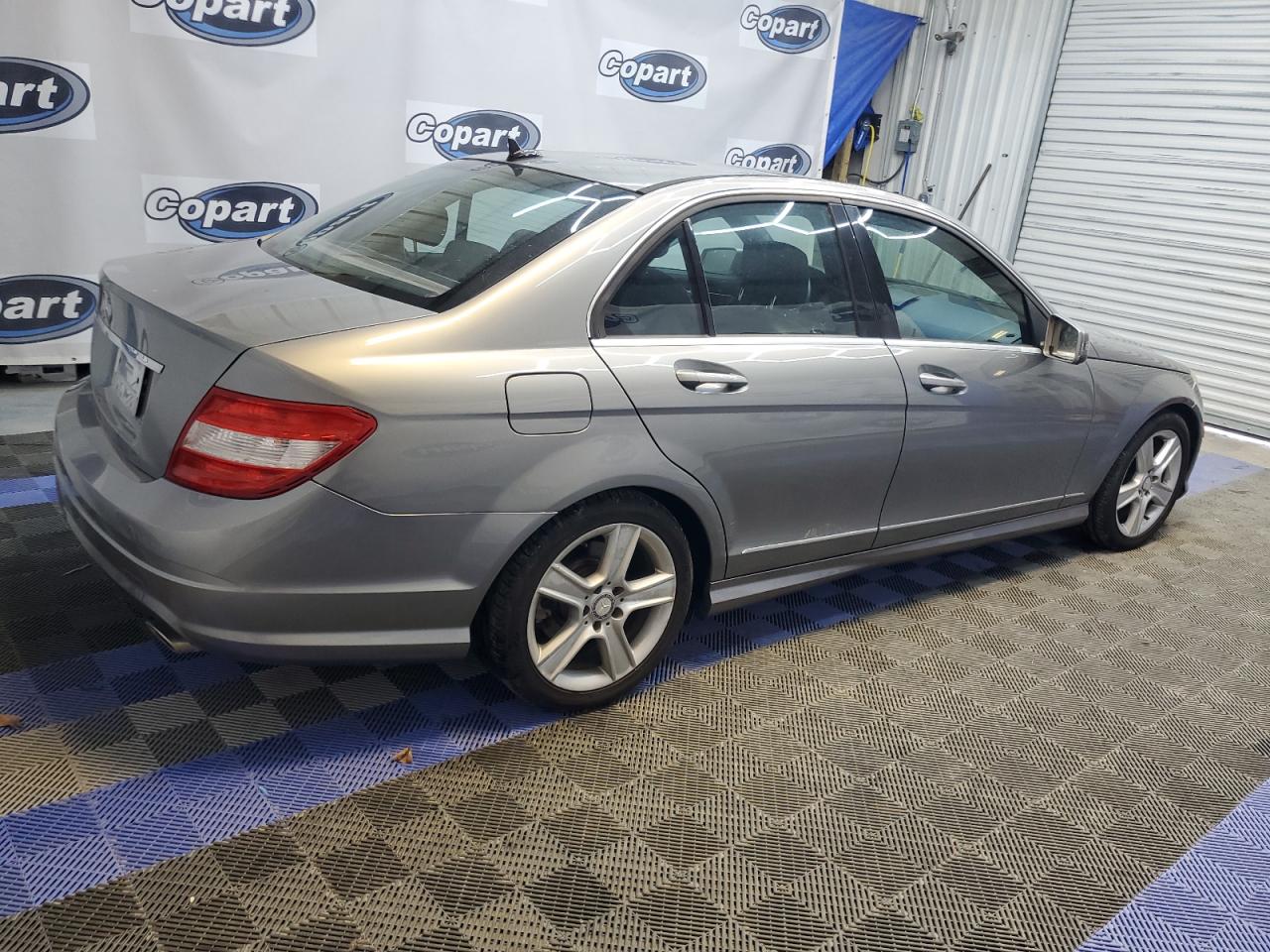 2010 Mercedes-Benz C-klasse VIN WDDGF5EB3AA392493 Copart auction photo, front end damage thumbnail 3