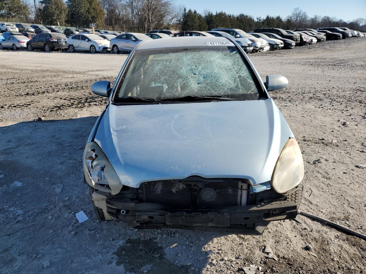 2009 Hyundai Accent VIN KMHCN46C79U334499 Copart auction photo, front end / top/roof damage thumbnail 5
