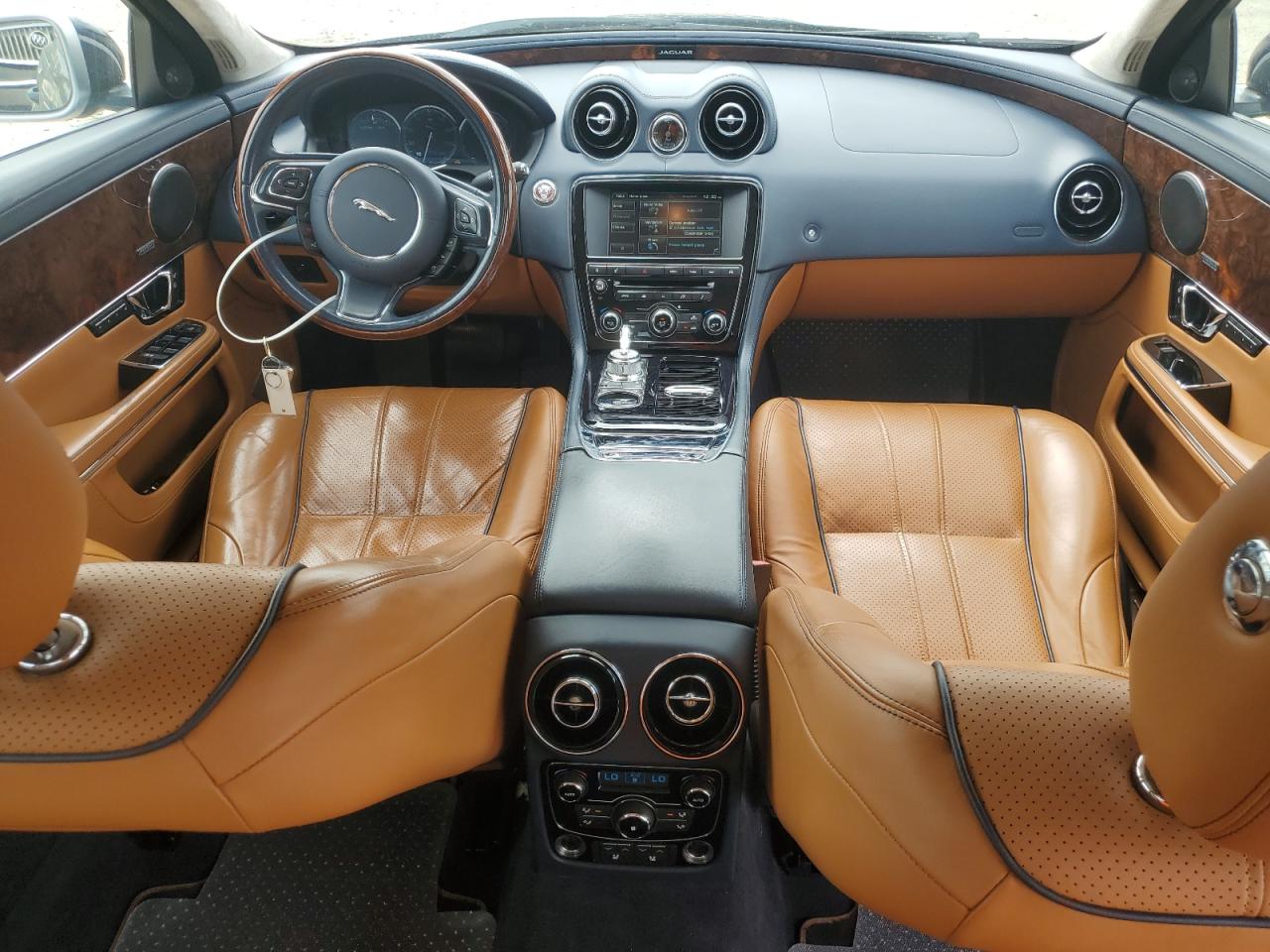 2015 Jaguar XJ VIN SAJWJ2GD8F8V84252 Copart auction photo, rear end damage thumbnail 8