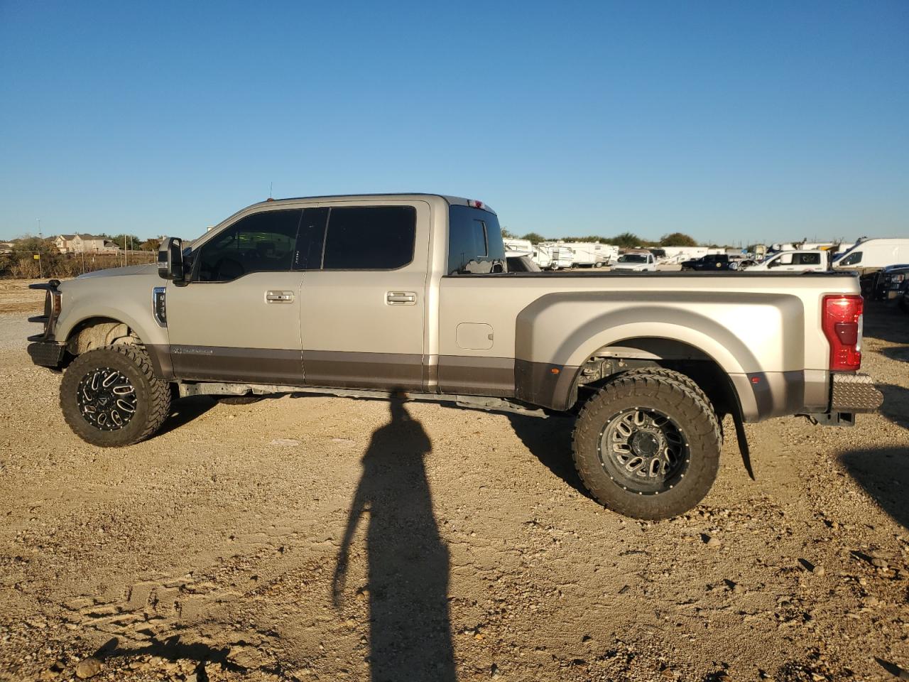 2018 Ford F350 VIN 1FT8W3DT8JEB81215 Copart auction photo, side / minor dent/scratches damage thumbnail 2