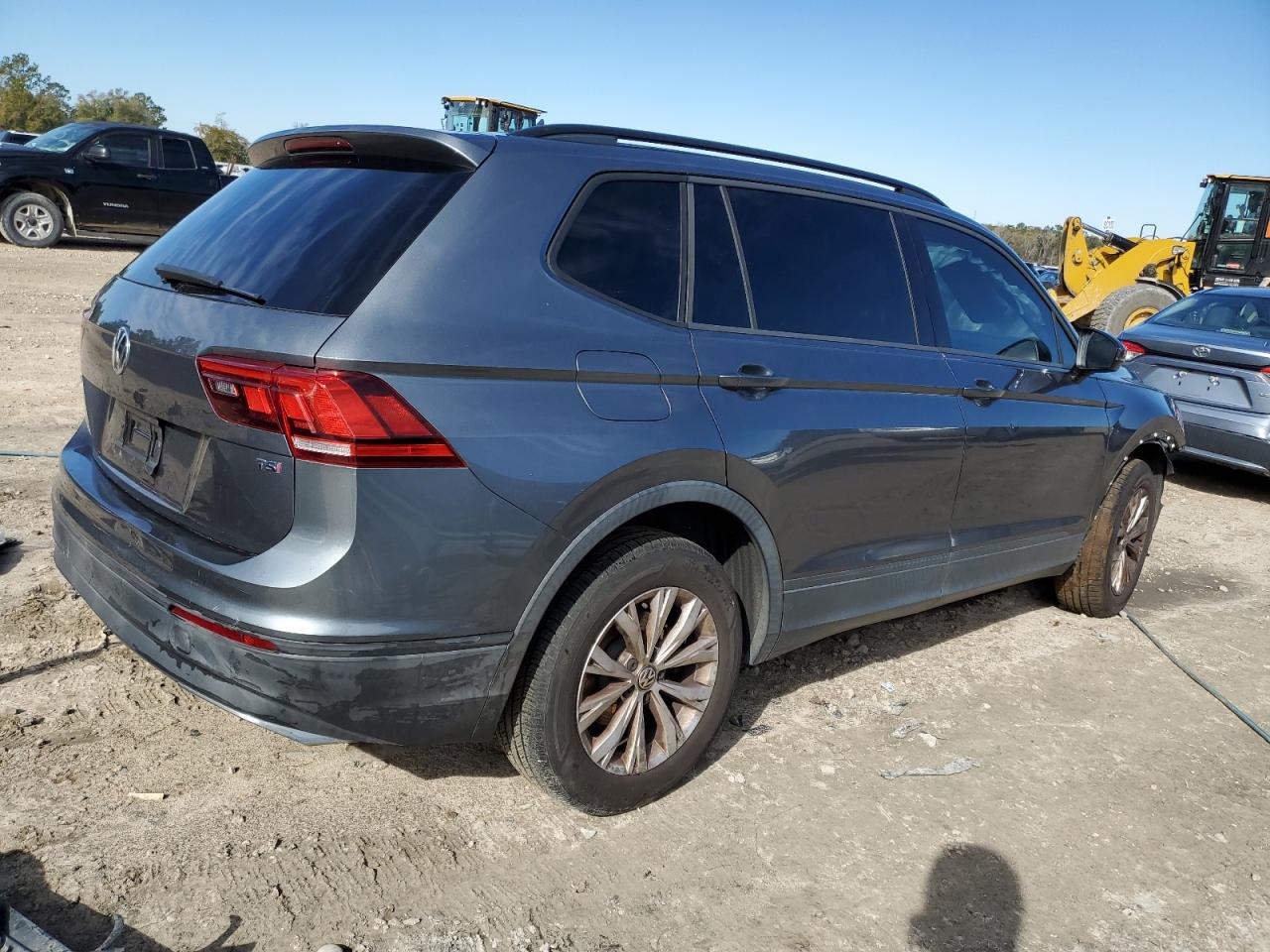 2018 Volkswagen Tiguan VIN 3VV1B7AX8JM024906 Copart auction photo, front end damage thumbnail 3