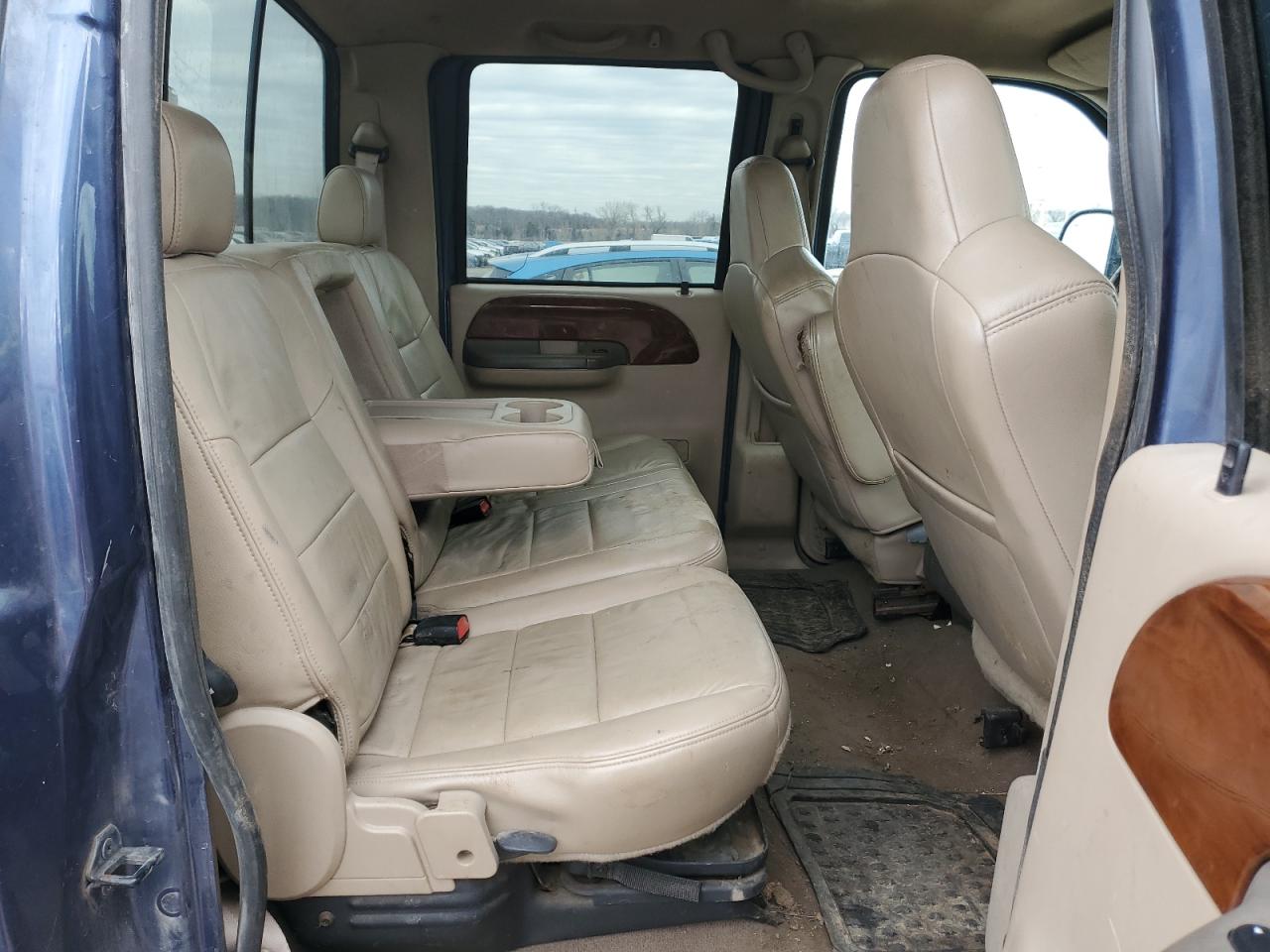 2004 Ford F250 VIN 1FTNW21P74EC01236 Copart auction photo, front end / vandalism damage thumbnail 10
