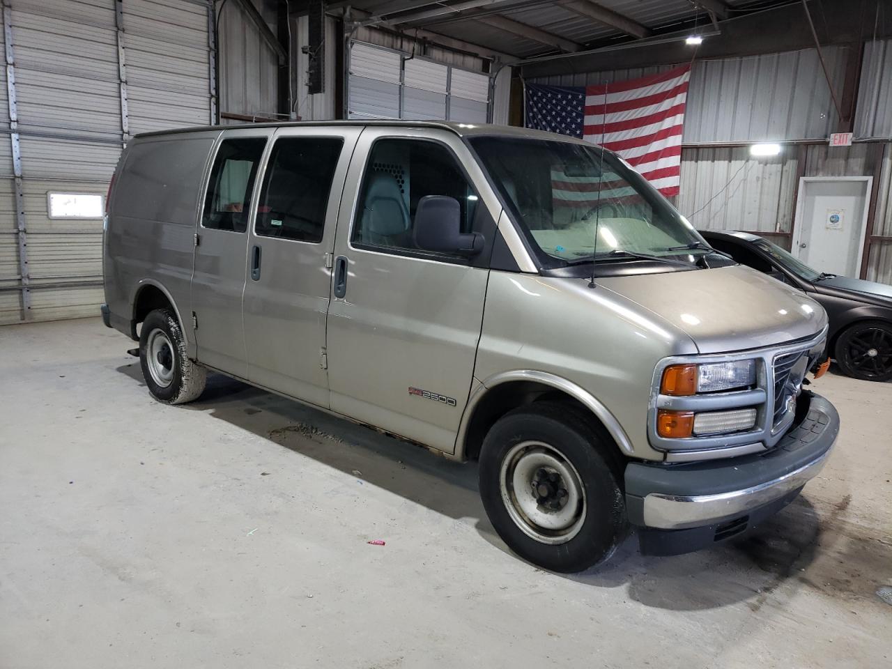 2001 GMC Savana VIN 1GTFG25R511146592 Copart auction photo, front end / minor dent/scratches damage thumbnail 4
