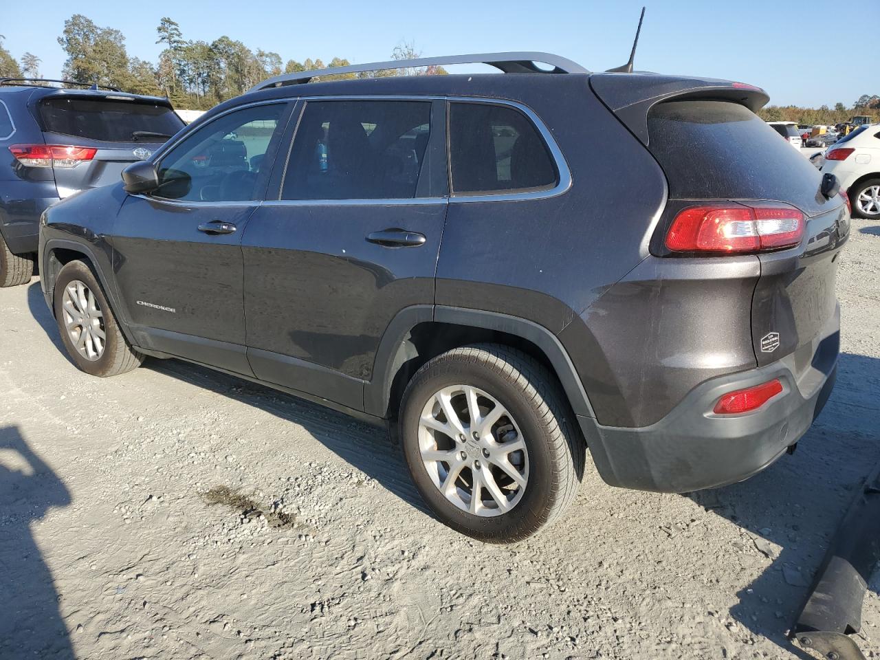 2017 Jeep Grand Cherokee VIN 1C4PJLCB5HW592398 Copart auction photo, side damage thumbnail 2