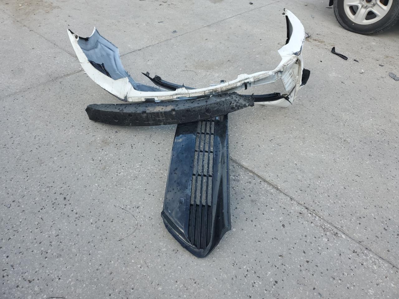 2018 Toyota Corolla VIN 5YFBURHEXJP803844 Copart auction photo, front end / side damage thumbnail 14