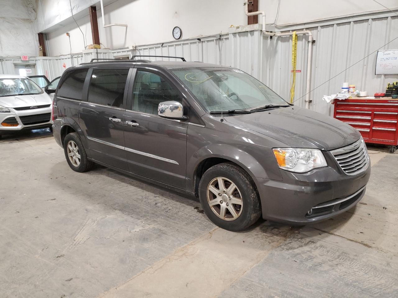 2015 Chrysler Town & Country VIN 2C4RC1CG2FR584008 Copart auction photo, mechanical damage thumbnail 4