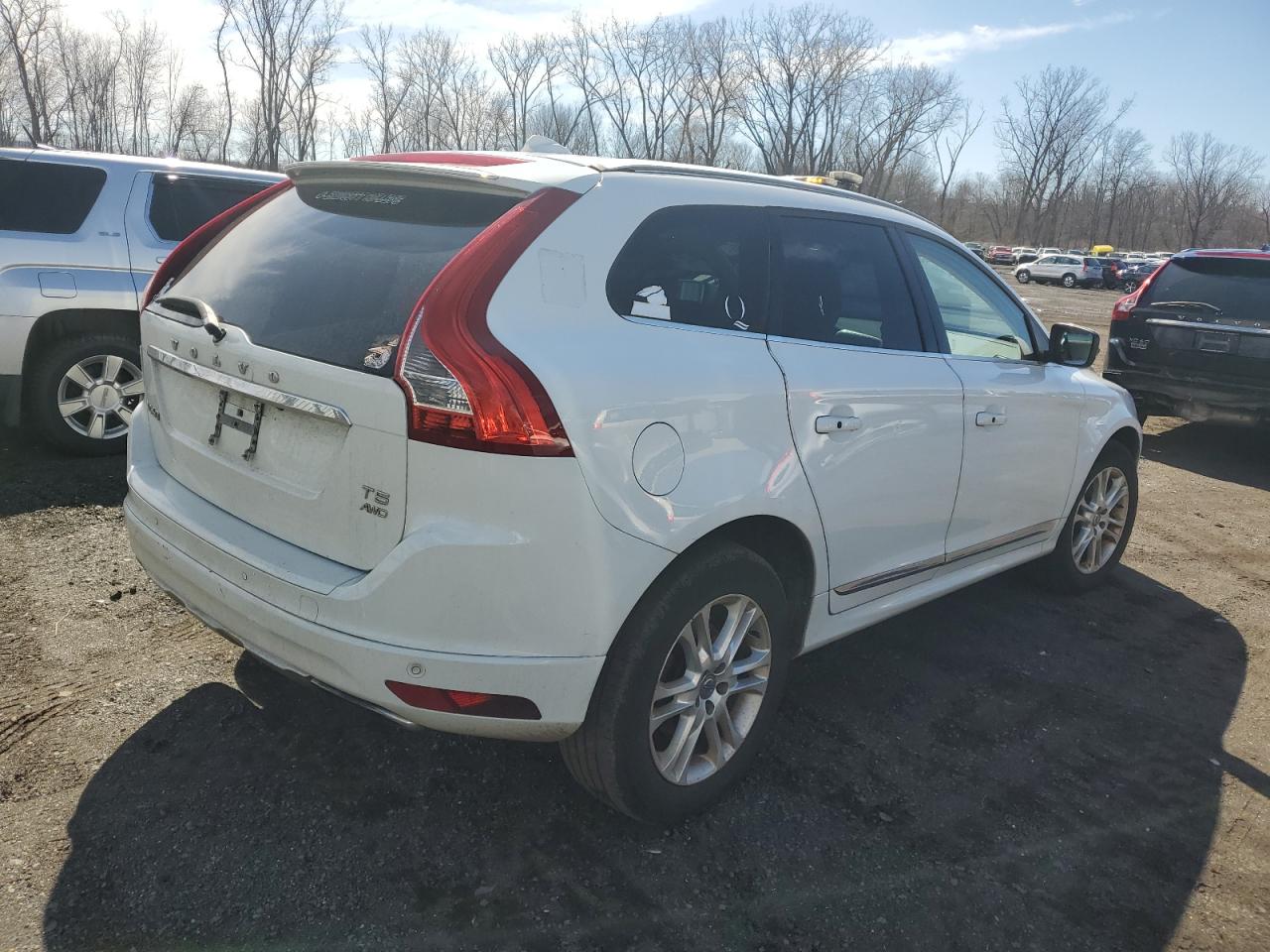 2015 Volvo XC60 VIN YV4612RK8F2738033 Copart auction photo, front end damage thumbnail 3