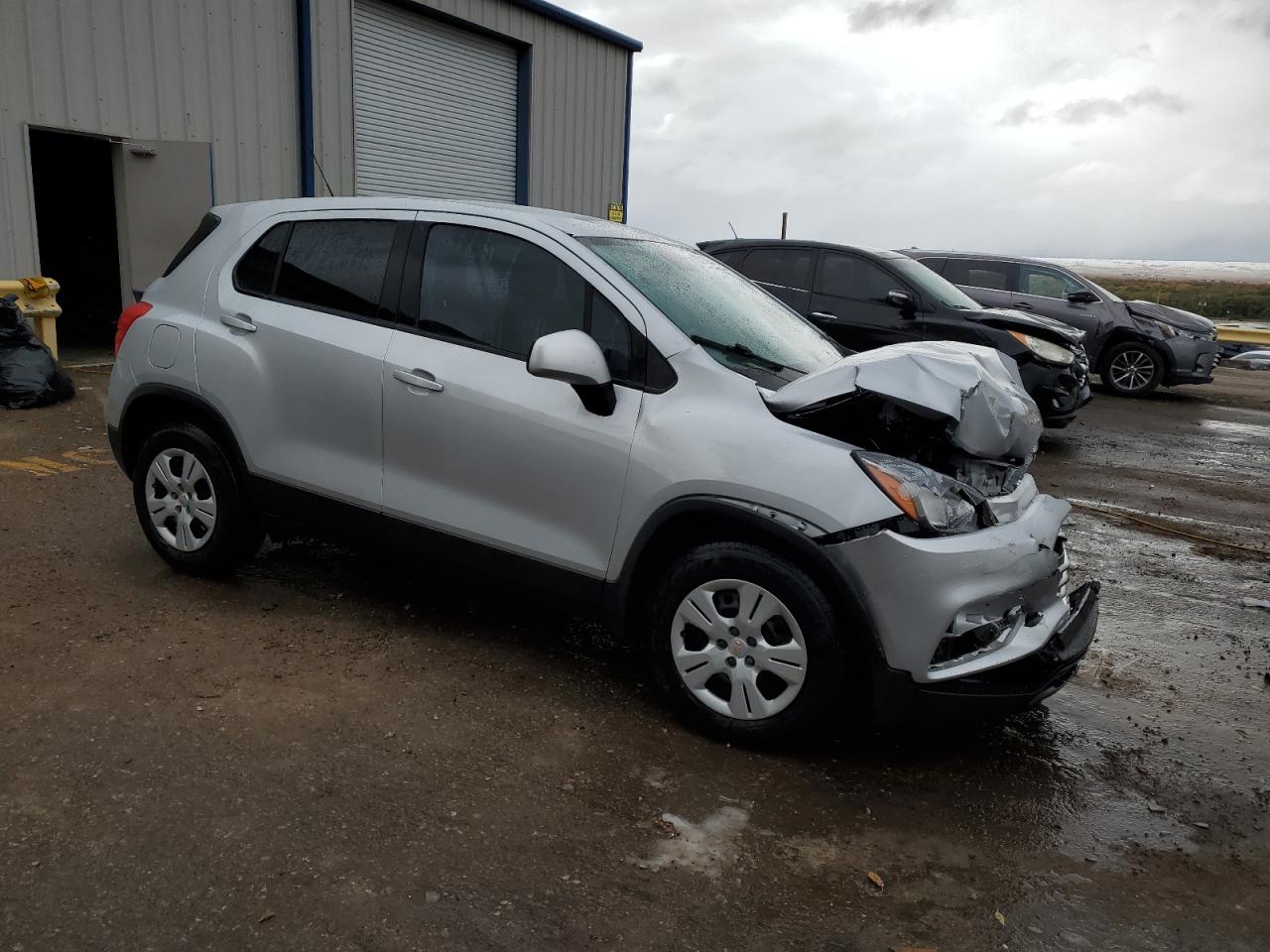 2018 Chevrolet Trax VIN 3GNCJKSB9JL384098 Copart auction photo, front end / side damage thumbnail 4
