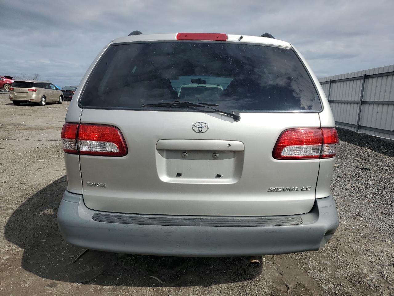 2002 Toyota Sienna VIN 4T3ZF13C82U503257 Copart auction photo, minor dent/scratches damage thumbnail 6