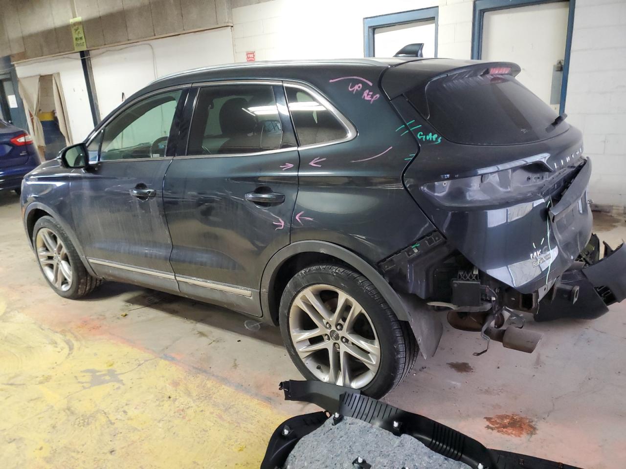 2015 Lincoln MKZ VIN 5LMTJ2AH0FUJ05397 Copart auction photo, rear end / minor dent/scratches damage thumbnail 2